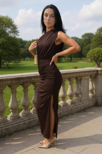 Vestido midi drapeado y hombros descubiertos
