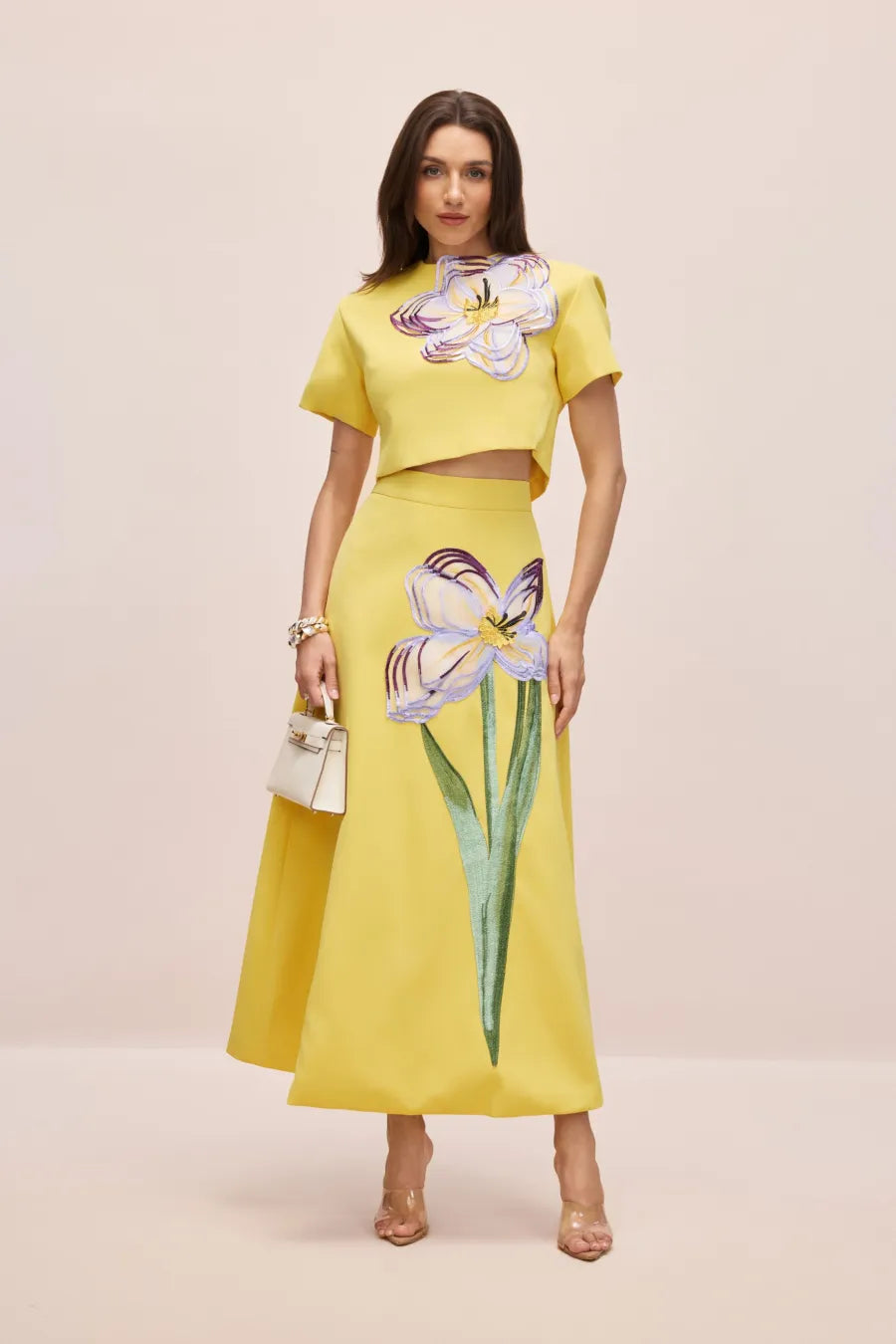 Conjunto de Top de Manga Corta con Apliques Florales Angelica y Falda