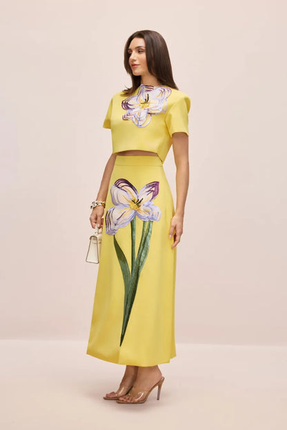 Conjunto de Top de Manga Corta con Apliques Florales Angelica y Falda