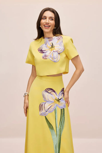 Conjunto de Top de Manga Corta con Apliques Florales Angelica y Falda
