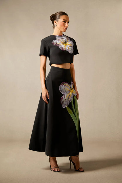 Conjunto de Top de Manga Corta con Apliques Florales Angelica y Falda
