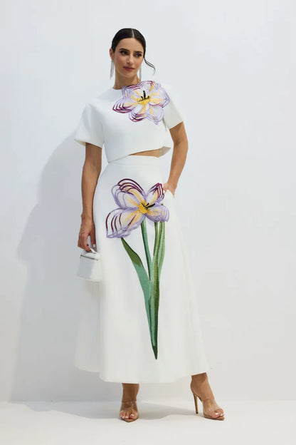 Conjunto de Top de Manga Corta con Apliques Florales Angelica y Falda