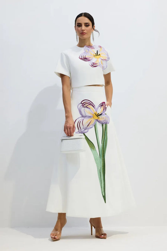 Conjunto de Top de Manga Corta con Apliques Florales Angelica y Falda