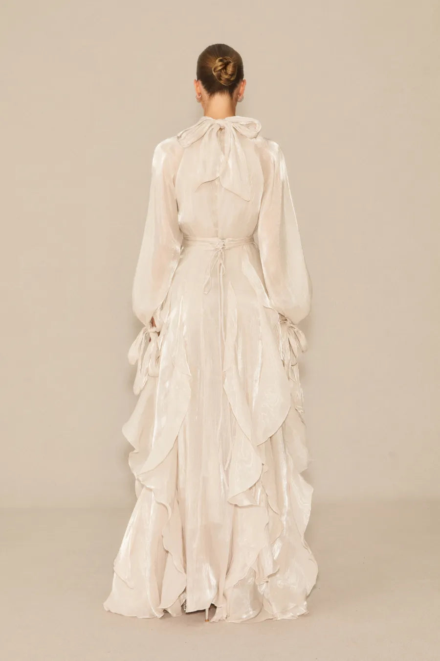 Vestido largo Estella con mangas abullonadas y ribete de volantes