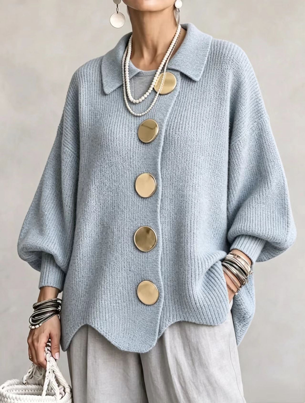 Isadora | Cárdigan Oversize con Cuello y Botones Dorados