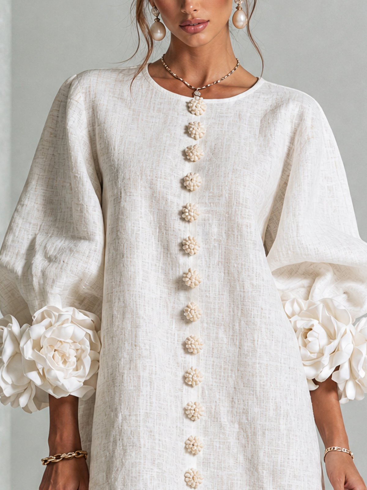 Chiara | Minivestido de Lino con Puños de Rosas